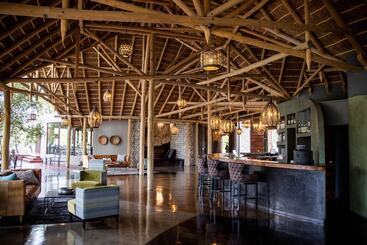 هتل Etosha Oberland Lodge