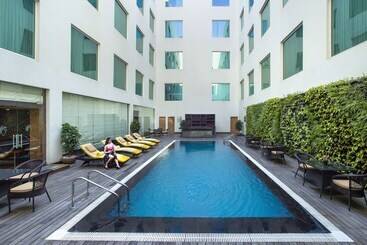 هتل Expoinn Suites And Convention