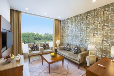 هتل Expoinn Suites And Convention