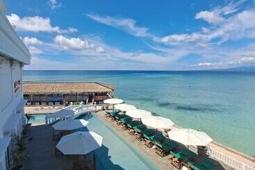 هتل Gili Beachfront Suites