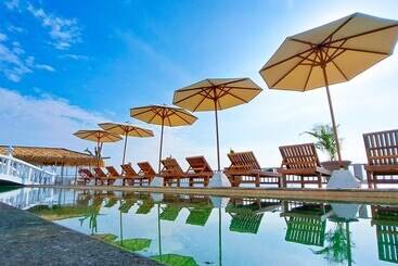 هتل Gili Beachfront Suites