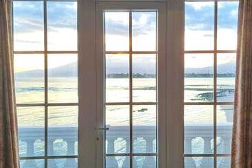هتل Gili Beachfront Suites