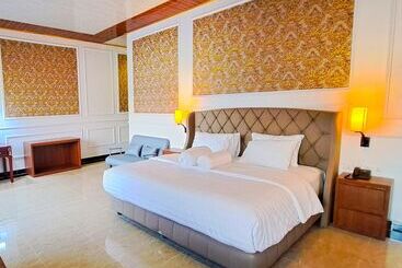هتل Gili Beachfront Suites