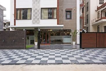 هتل Golf Inn Golf Course Road