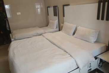 בית מלון כפרי Goroomgo Shiva Palace Haridwar