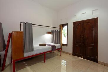 هتل Kidi S Lodge Gilitrawangan