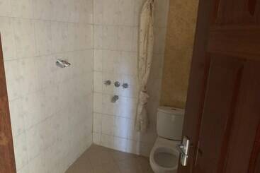 هتل Leleshwa Inn