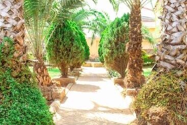 هتل Leleshwa Inn