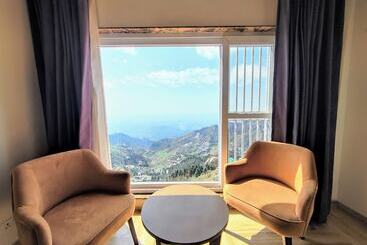 Luxury Inn By Stotrak Hotels