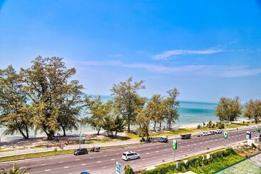 هتل Naiya Sea Resort