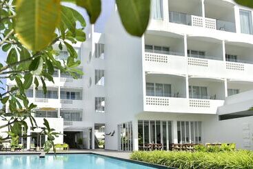 هتل Naiya Sea Resort