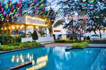 هتل Naiya Sea Resort