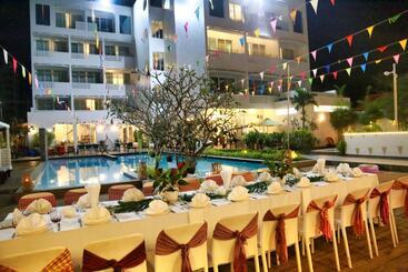 هتل Naiya Sea Resort
