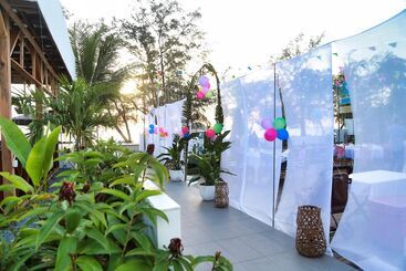 هتل Naiya Sea Resort