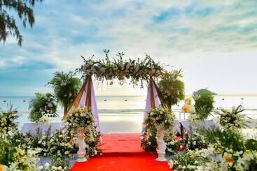 هتل Naiya Sea Resort