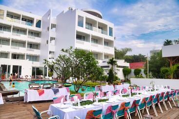 هتل Naiya Sea Resort
