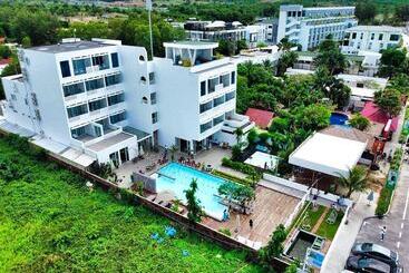 هتل Naiya Sea Resort