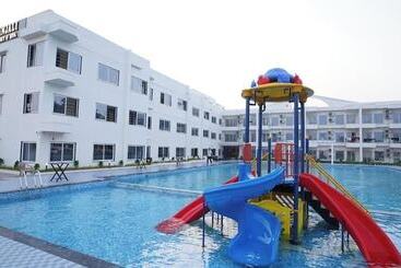 هتل Royal Gitanjali Resort &spa