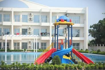 هتل Royal Gitanjali Resort &spa