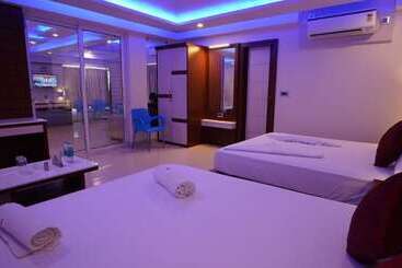 هتل Royal Gitanjali Resort &spa