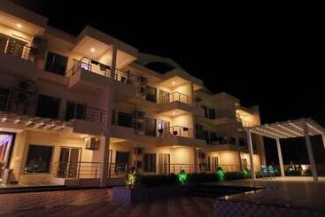 هتل Royal Gitanjali Resort &spa