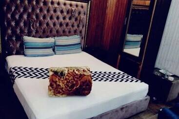 هتل Royal Suites