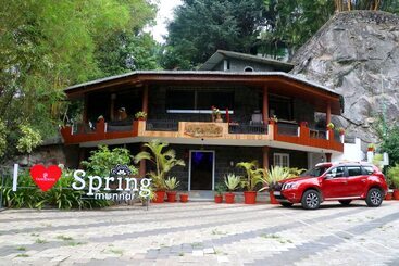 هتل Spring Muunnar