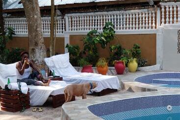 هتل Tariq S Resort And Restaurant
