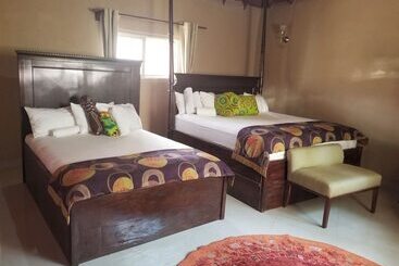 هتل Tariq S Resort And Restaurant