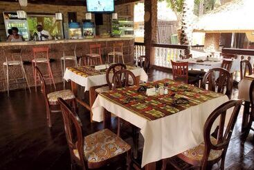 هتل Tariq S Resort And Restaurant