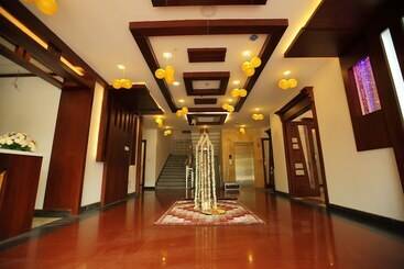 هتل Theertha International