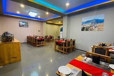 هتل Tsherim Resort