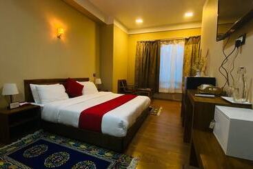 هتل Tsherim Resort