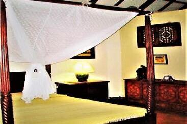 هتل Zhang Resort And Dive Center Opc