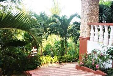 هتل Zhang Resort And Dive Center Opc