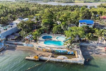 Villa Elizabeth Beach Resort