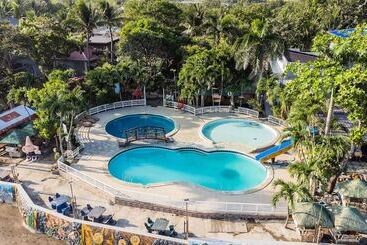 Villa Elizabeth Beach Resort