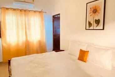 تختخواب و صبحانه Fortis Rooms