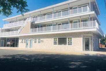 هتل Coastal Sands Inn