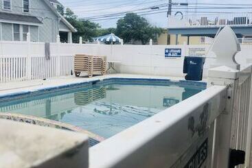 هتل Coastal Sands Inn