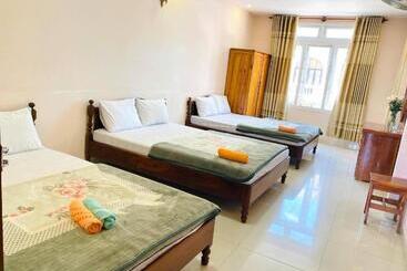هتل Khách Sạn Quang Vinh