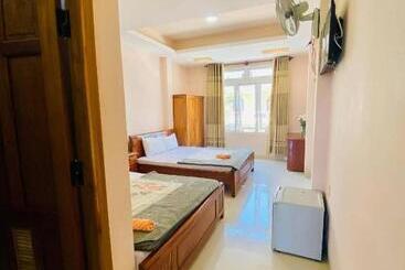 هتل Khách Sạn Quang Vinh