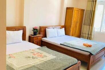 هتل Khách Sạn Quang Vinh