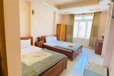 هتل Khách Sạn Quang Vinh