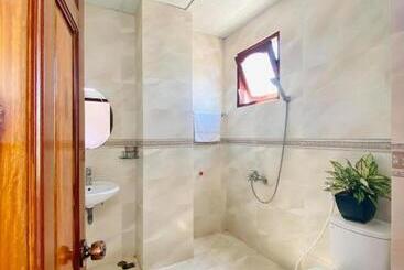 هتل Khách Sạn Quang Vinh