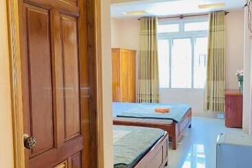هتل Khách Sạn Quang Vinh