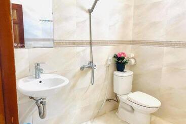هتل Khách Sạn Quang Vinh
