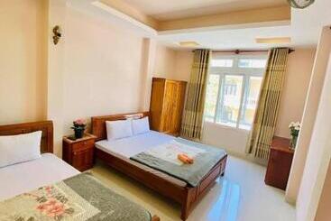 هتل Khách Sạn Quang Vinh