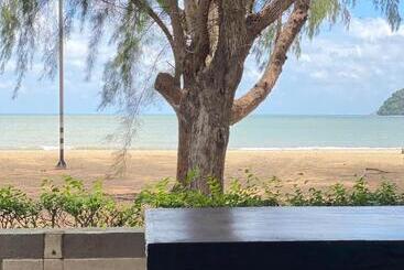 هتل Laemsing Natural Beach Resort