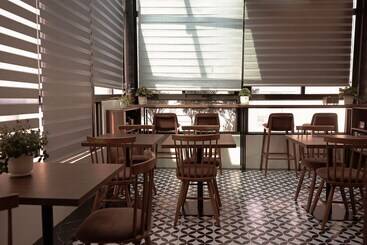 هتل The Cosy Inn Hanoi